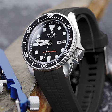 seiko skx rubber straps.